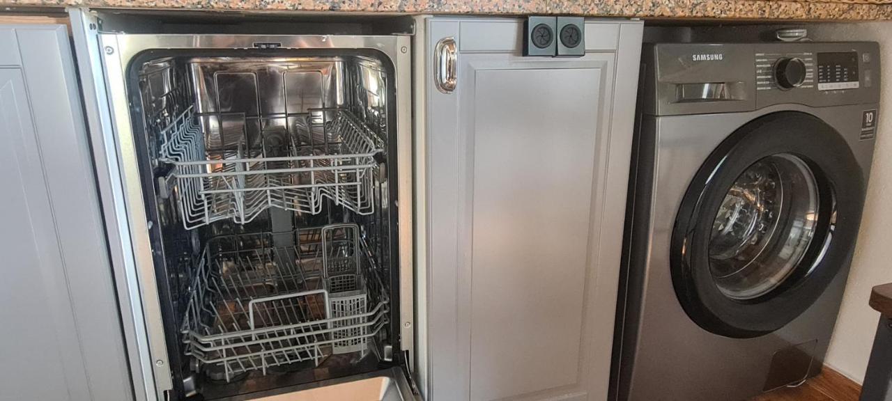 Beautiful House In Stunning Nature, 22 Minutes From Beaches, 5 Minutes To Lake, Air Condition Cool And Heat, And Very Fast Internet In All Rooms, Dishwasher, Washing Machine And Induction Cooking Silves Exterior photo